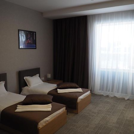 Jj Hotel Астана Екстериор снимка