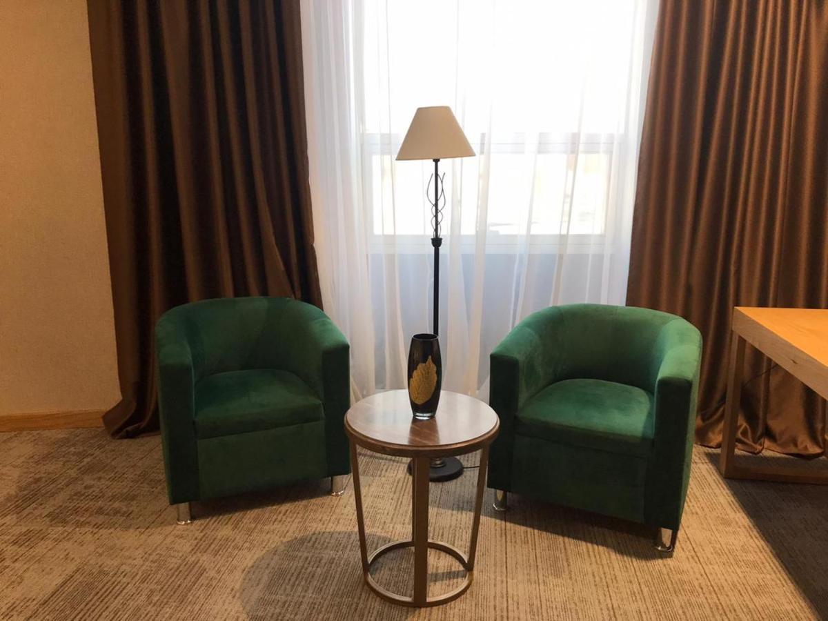 Jj Hotel Астана Екстериор снимка